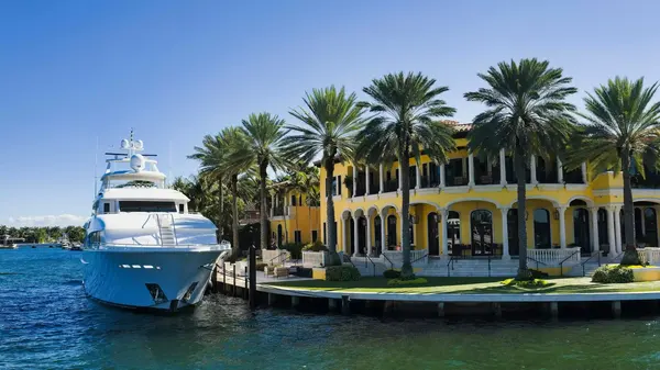 Fort Lauderdale International Boat Show 2026 yacht charter
