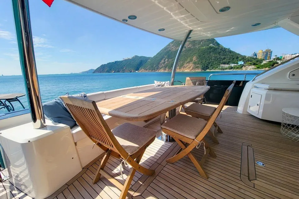 2016 Sunseeker 86 Yacht, photo 2