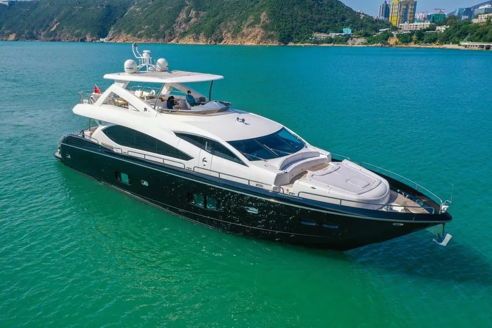 2016 Sunseeker 86 Yacht, photo 1