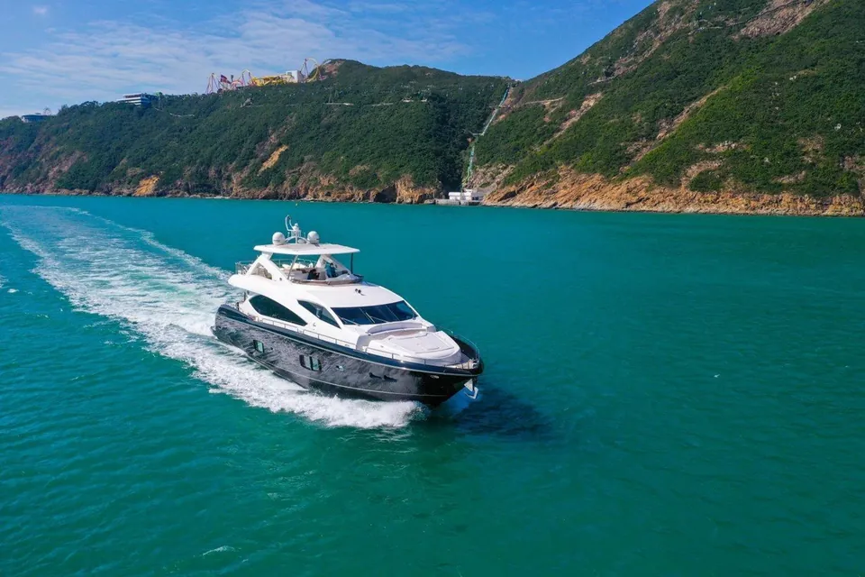 2016 Sunseeker 86 Yacht, photo 6