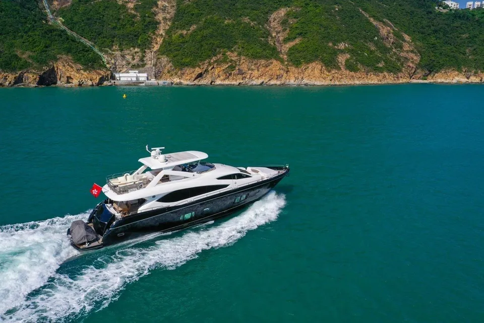 2016 Sunseeker 86 Yacht, photo 8