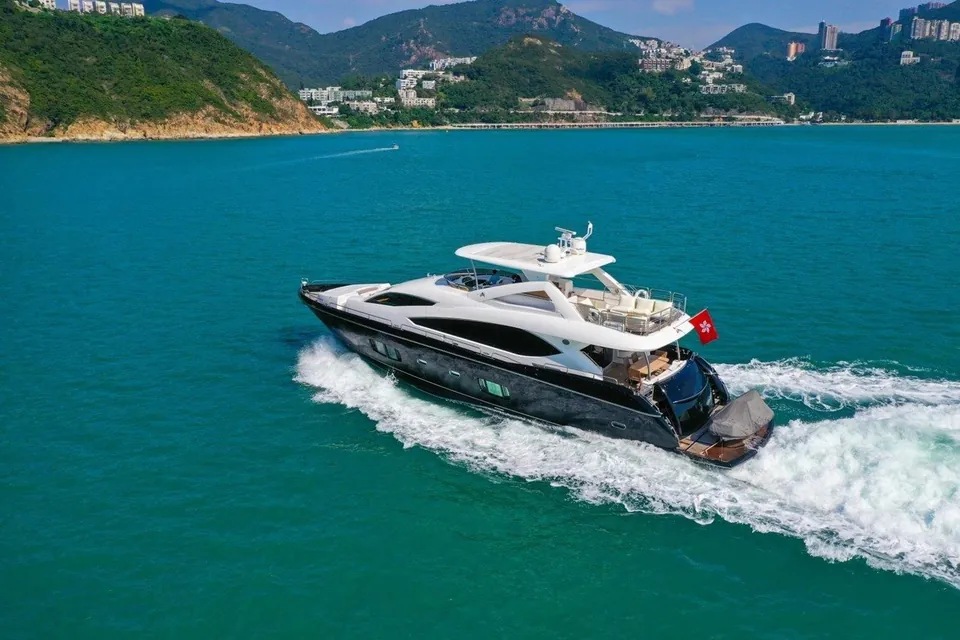 2016 Sunseeker 86 Yacht, photo 9