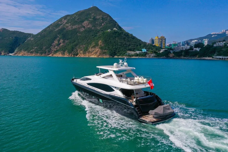 2016 Sunseeker 86 Yacht, photo 10