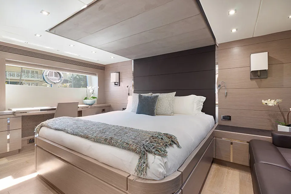 Long Way Round, 2015 Sunseeker 68 Sport Yacht, photo 9