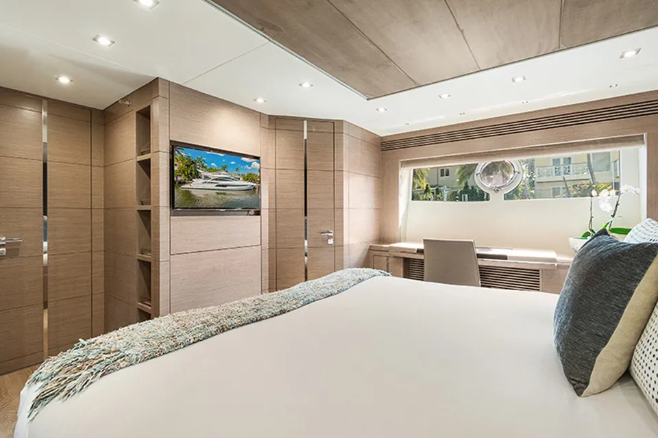 Long Way Round, 2015 Sunseeker 68 Sport Yacht, photo 10