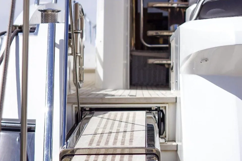 Navy, 2015 Princess S72, photo 3