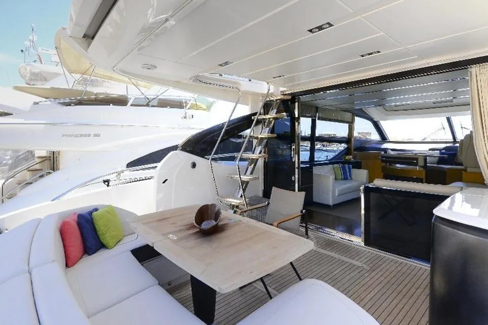 Navy, 2015 Princess S72, photo 5