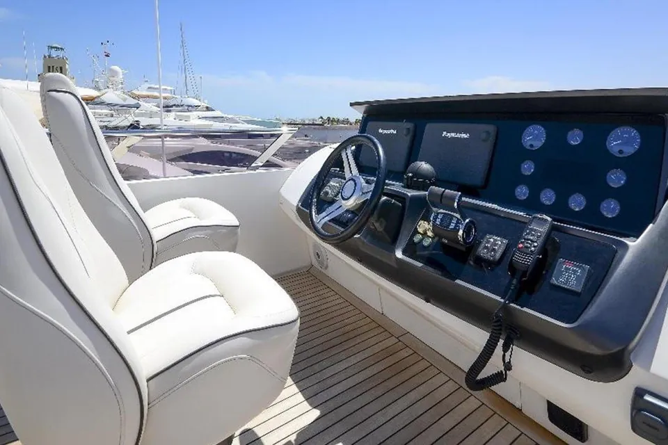 Navy, 2015 Princess S72, photo 9