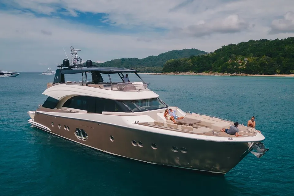 Bayc Asia, 2015 Monte Carlo Yachts MCY 86, photo 1