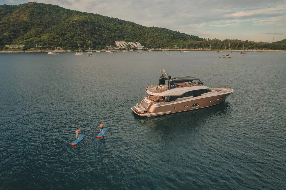 Bayc Asia, 2015 Monte Carlo Yachts MCY 86, photo 3