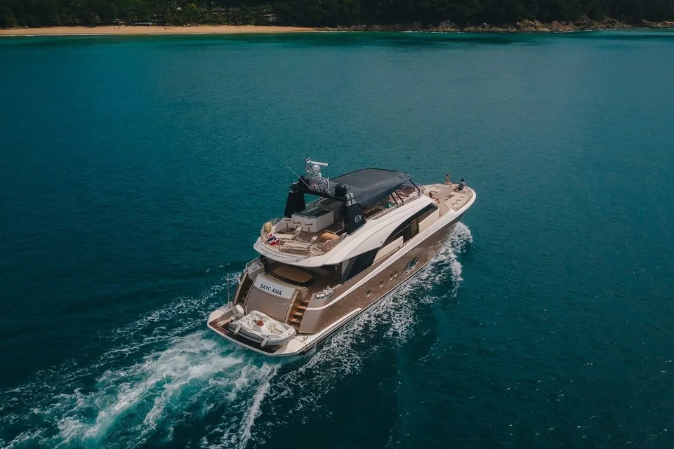 Bayc Asia, 2015 Monte Carlo Yachts MCY 86, photo 4