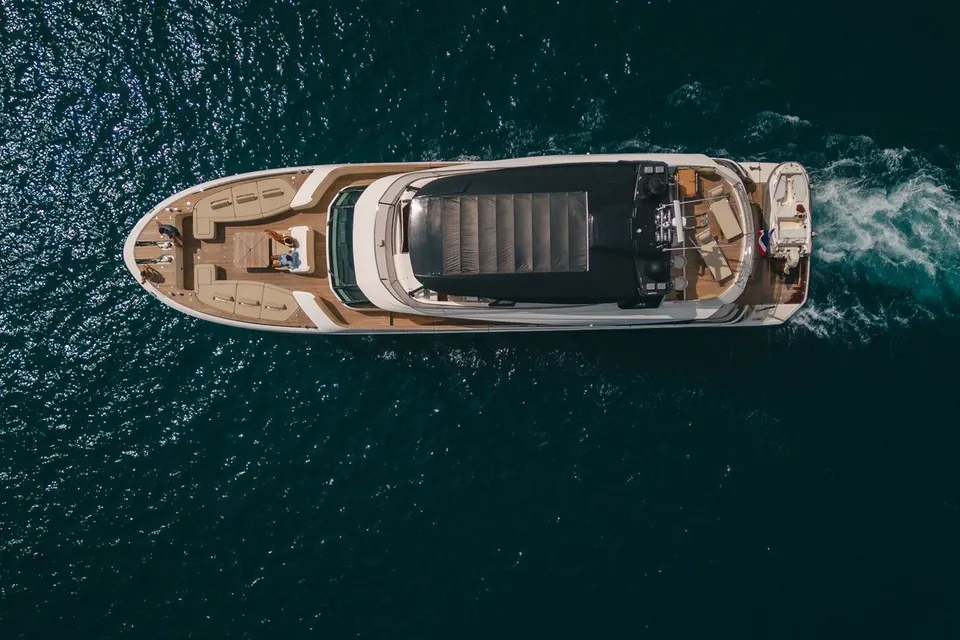 Bayc Asia, 2015 Monte Carlo Yachts MCY 86, photo 5