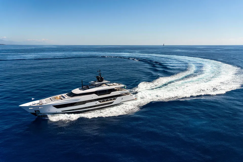 Miotu, 2022 Custom Line 140, photo 1