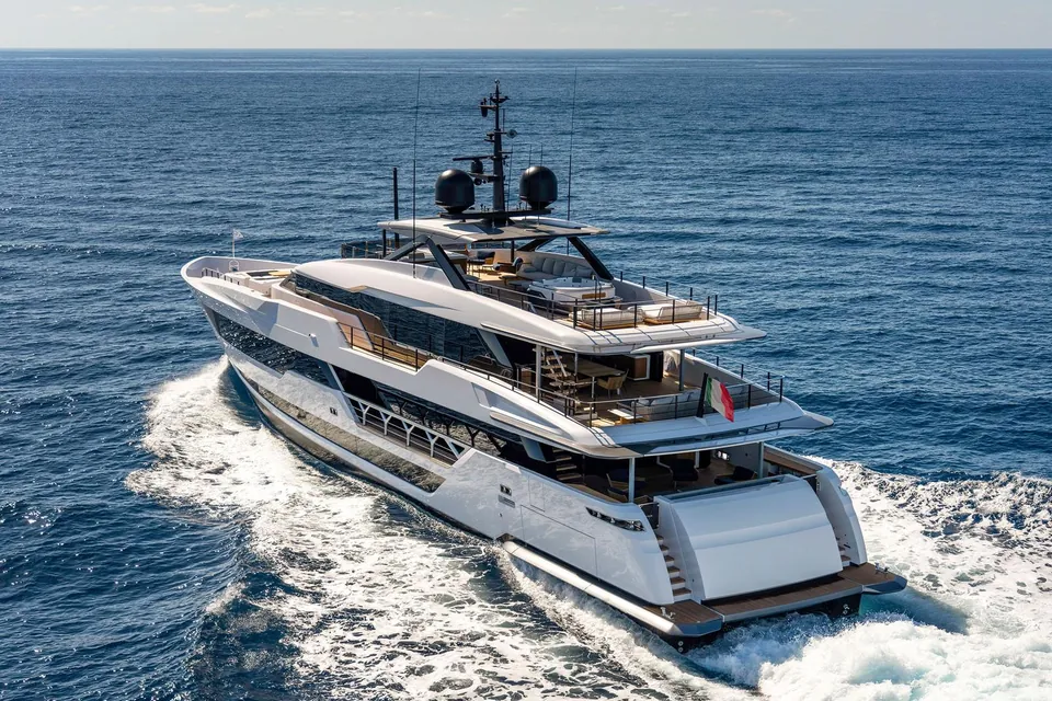 Miotu, 2022 Custom Line 140, photo 2