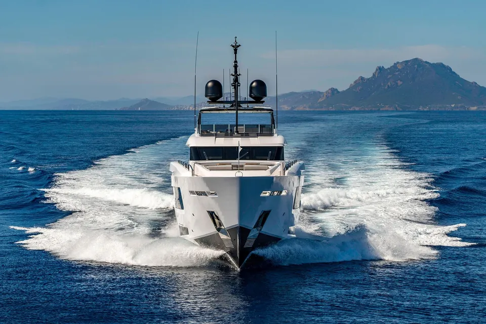Miotu, 2022 Custom Line 140, photo 3