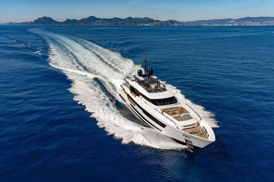Miotu, 2022 Custom Line 140, photo 4