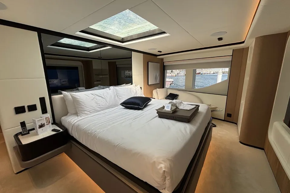 2025 Majesty Yachts 112 Terrace, photo 8