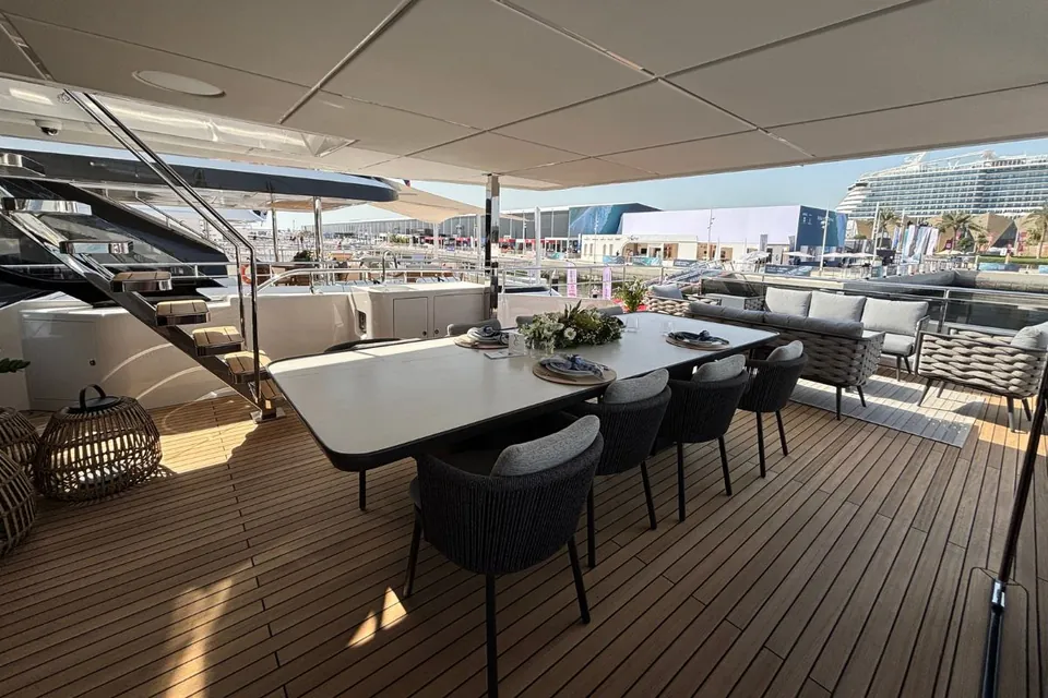 2025 Majesty Yachts 112 Terrace, photo 11