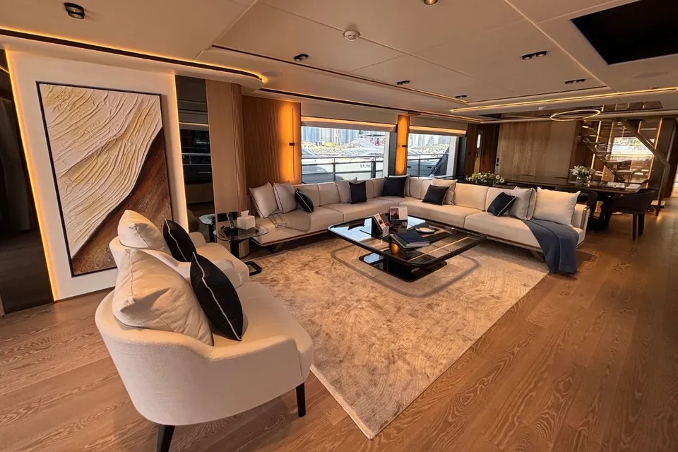 2025 Majesty Yachts 112 Terrace, photo 4