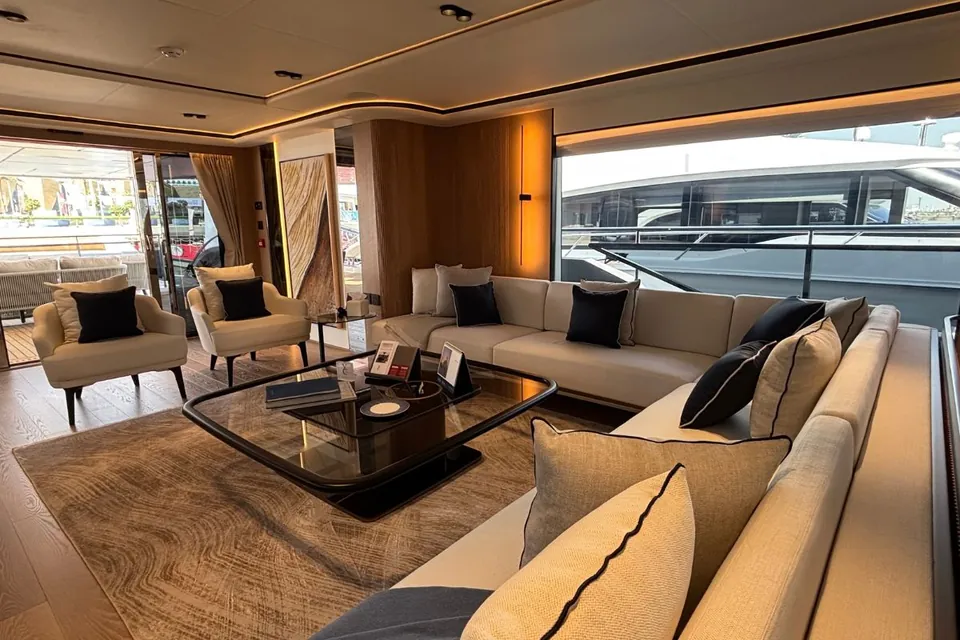 2025 Majesty Yachts 112 Terrace, photo 17