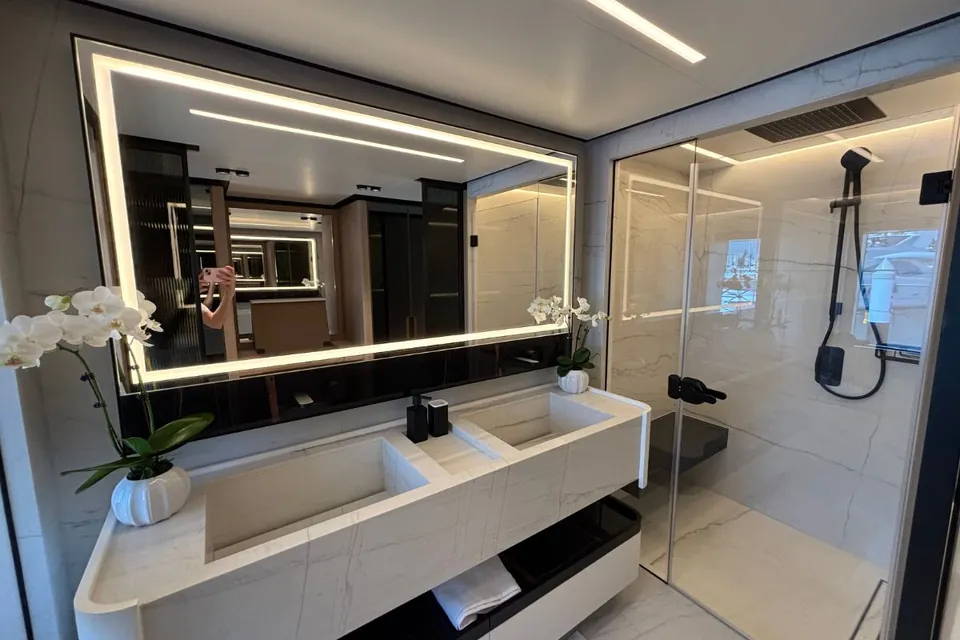 2025 Majesty Yachts 112 Terrace, photo 19