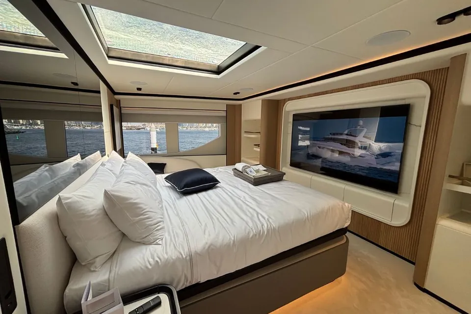 2025 Majesty Yachts 112 Terrace, photo 20