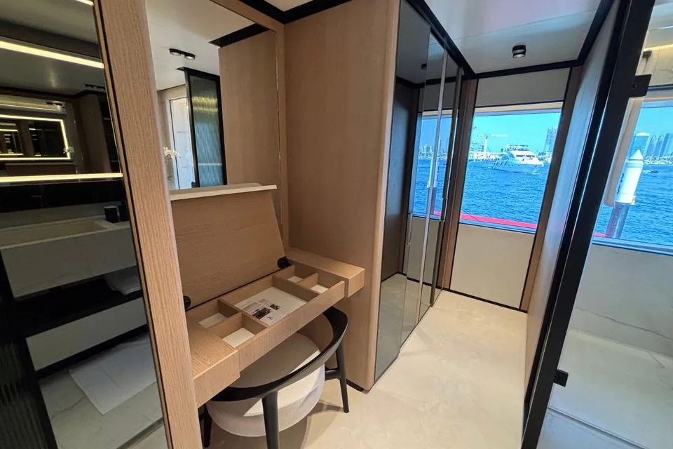 2025 Majesty Yachts 112 Terrace, photo 21