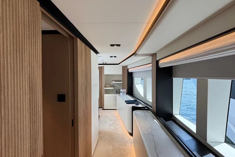 2025 Majesty Yachts 112 Terrace, photo 28