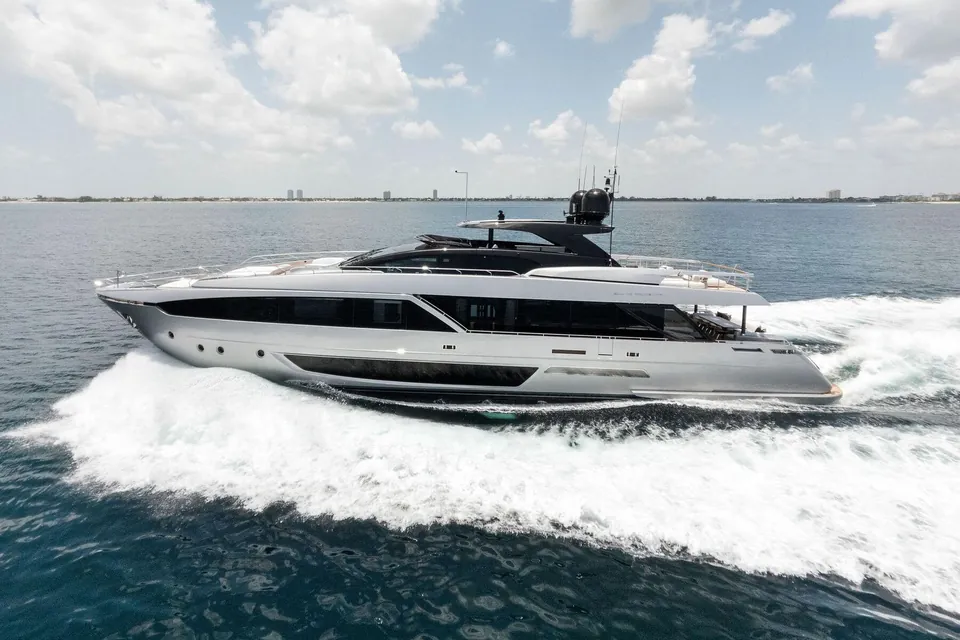 Chop Chop, 2023 Riva 110' Dolcevita, photo 3