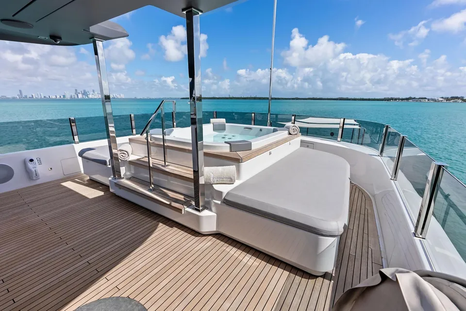 Lumpasaurus, 2023 Custom Line Navetta 33, photo 9