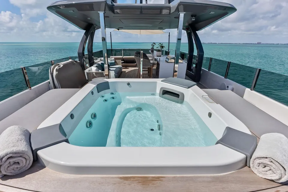 Lumpasaurus, 2023 Custom Line Navetta 33, photo 10