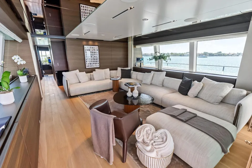 Lumpasaurus, 2023 Custom Line Navetta 33, photo 34