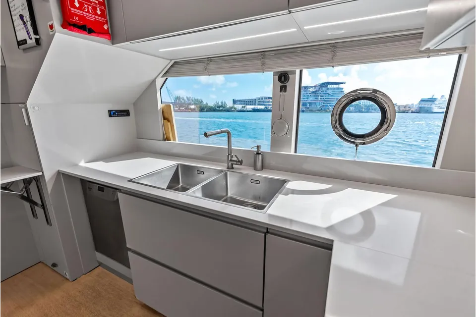 Lumpasaurus, 2023 Custom Line Navetta 33, photo 47
