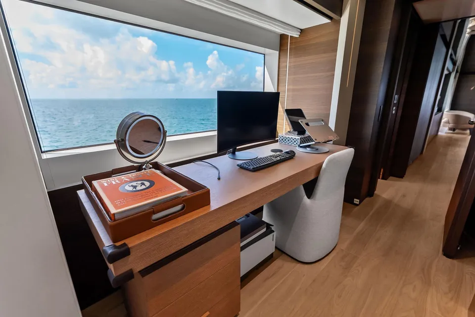 Lumpasaurus, 2023 Custom Line Navetta 33, photo 59