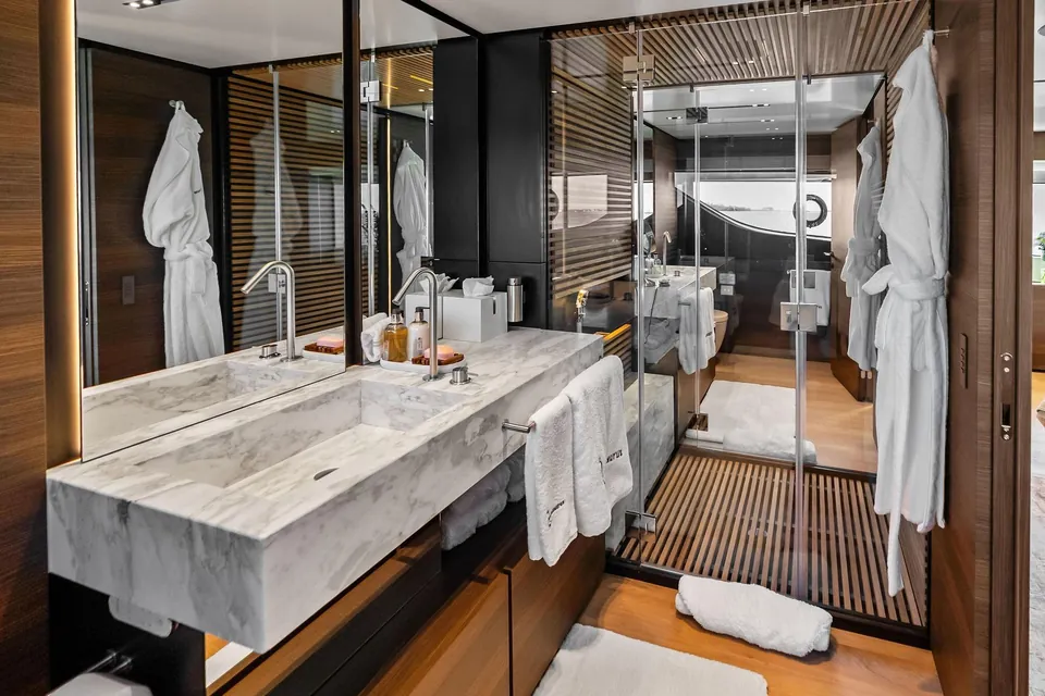 Lumpasaurus, 2023 Custom Line Navetta 33, photo 61