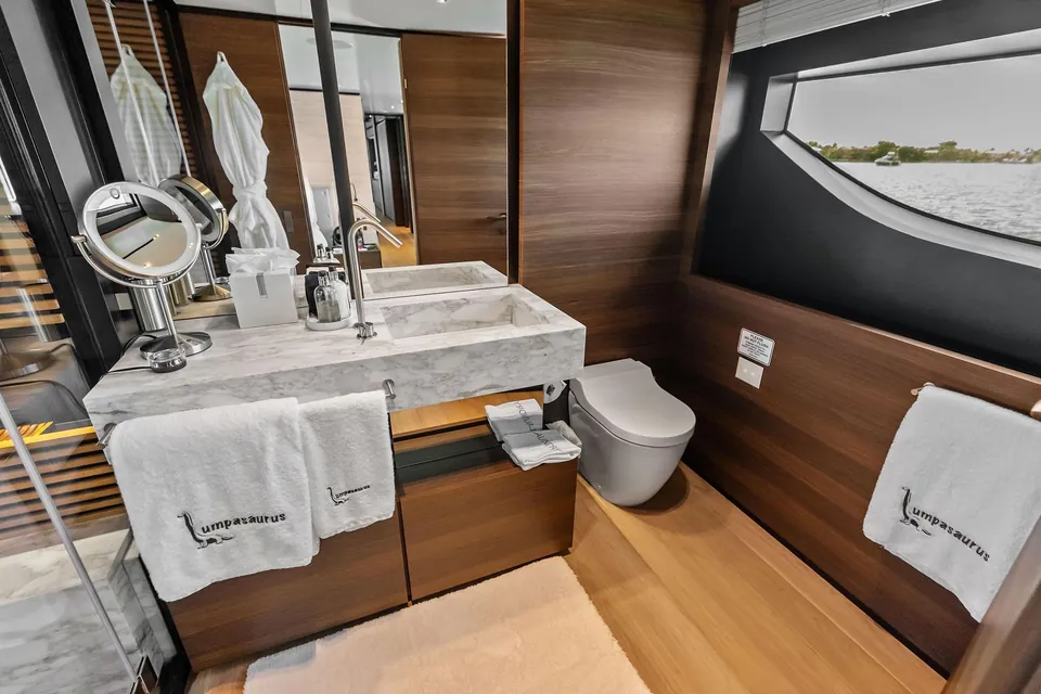 Lumpasaurus, 2023 Custom Line Navetta 33, photo 63