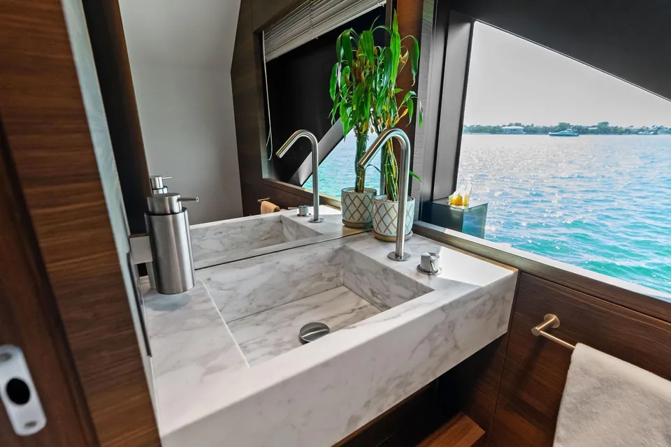 Lumpasaurus, 2023 Custom Line Navetta 33, photo 65