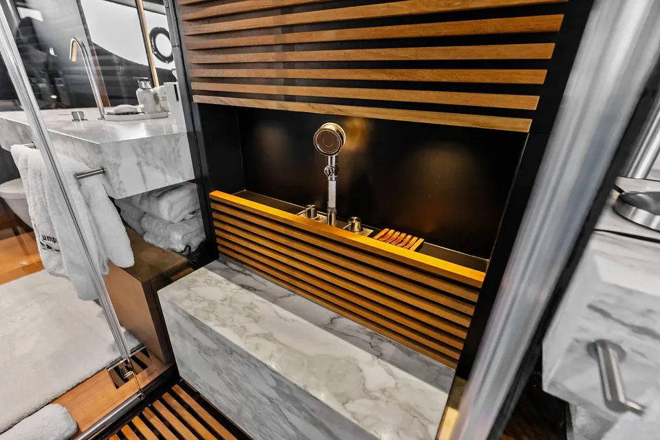 Lumpasaurus, 2023 Custom Line Navetta 33, photo 68