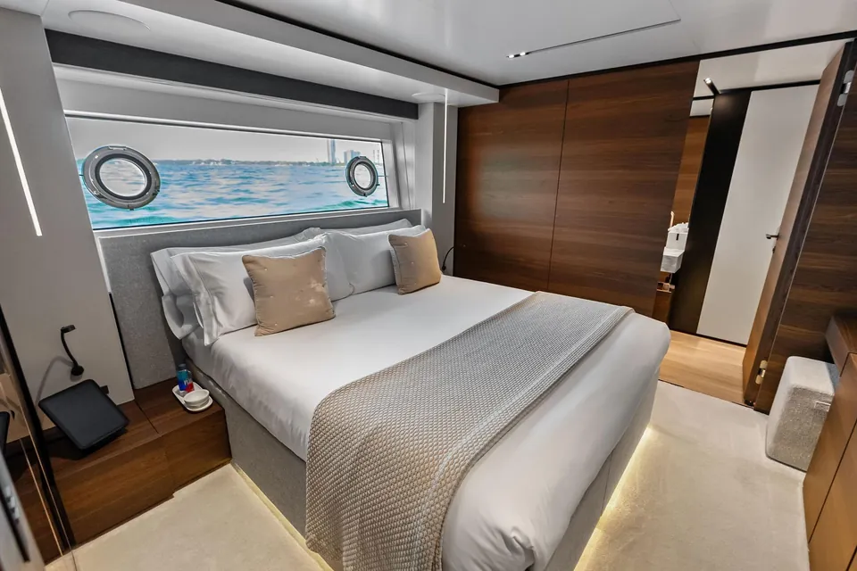 Lumpasaurus, 2023 Custom Line Navetta 33, photo 71