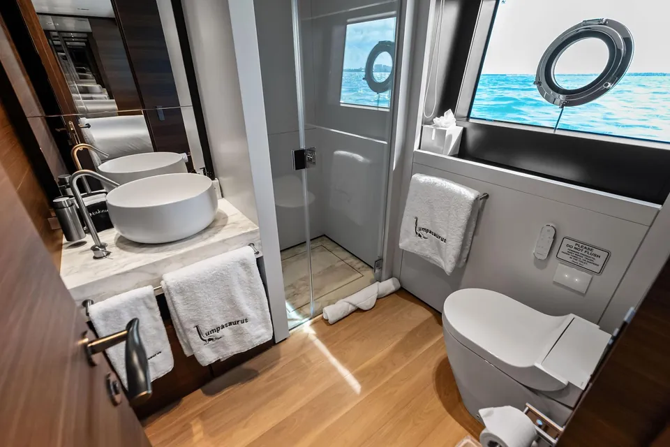 Lumpasaurus, 2023 Custom Line Navetta 33, photo 82