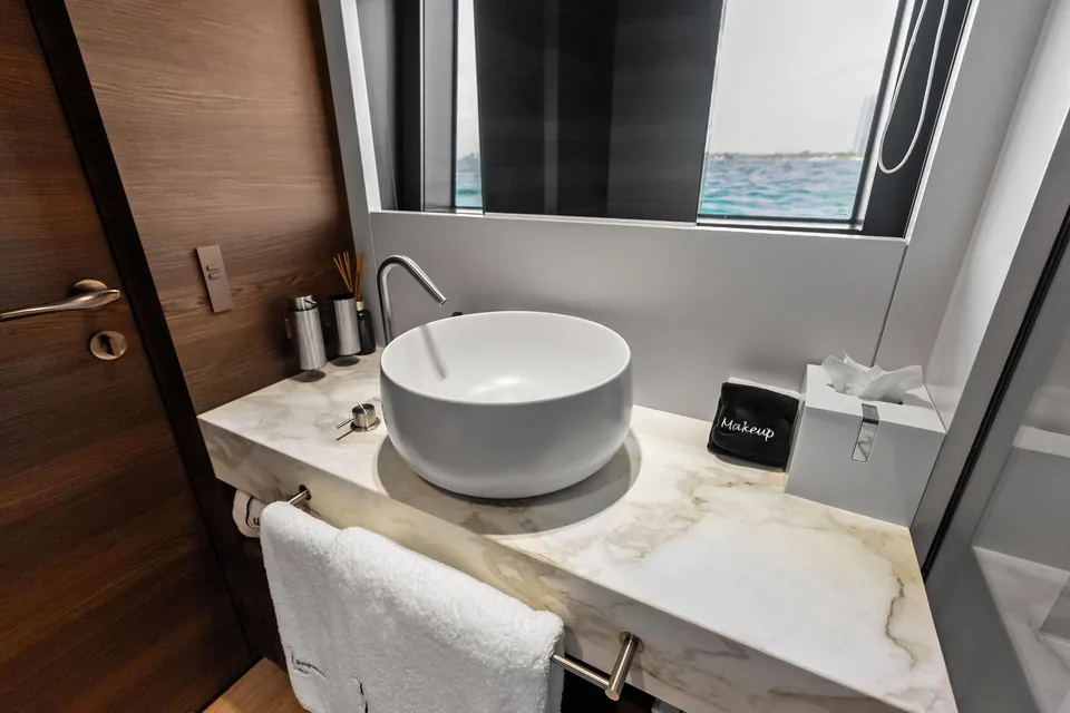 Lumpasaurus, 2023 Custom Line Navetta 33, photo 94