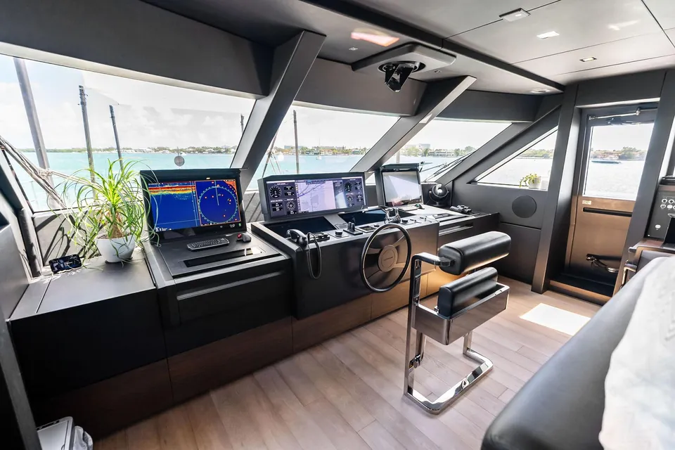 Lumpasaurus, 2023 Custom Line Navetta 33, photo 99