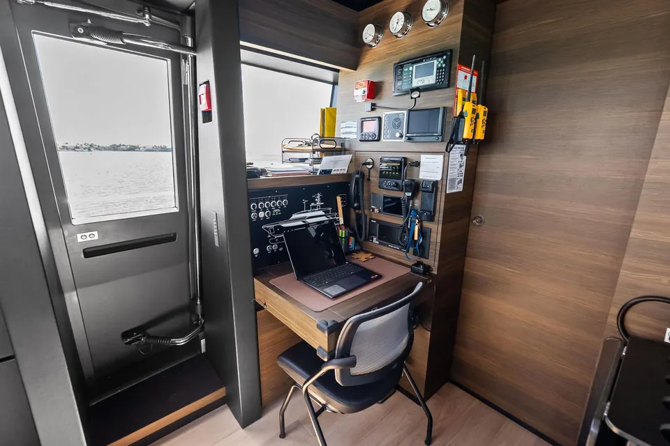 Lumpasaurus, 2023 Custom Line Navetta 33, photo 104