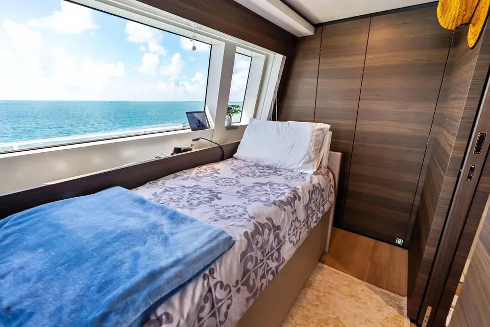 Lumpasaurus, 2023 Custom Line Navetta 33, photo 105