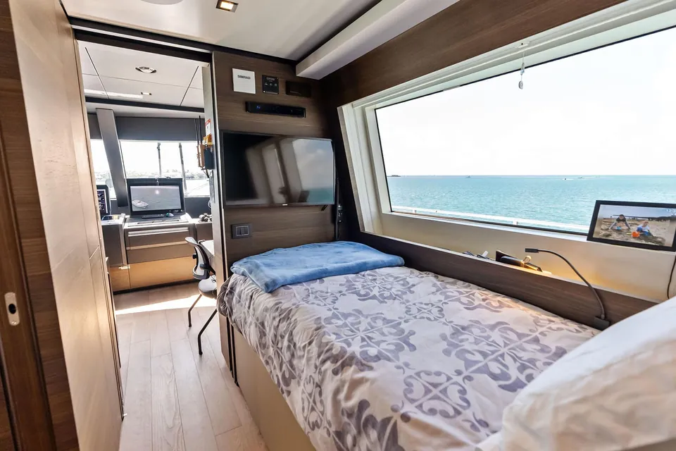 Lumpasaurus, 2023 Custom Line Navetta 33, photo 108