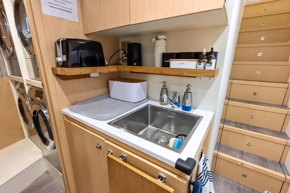 Lumpasaurus, 2023 Custom Line Navetta 33, photo 113