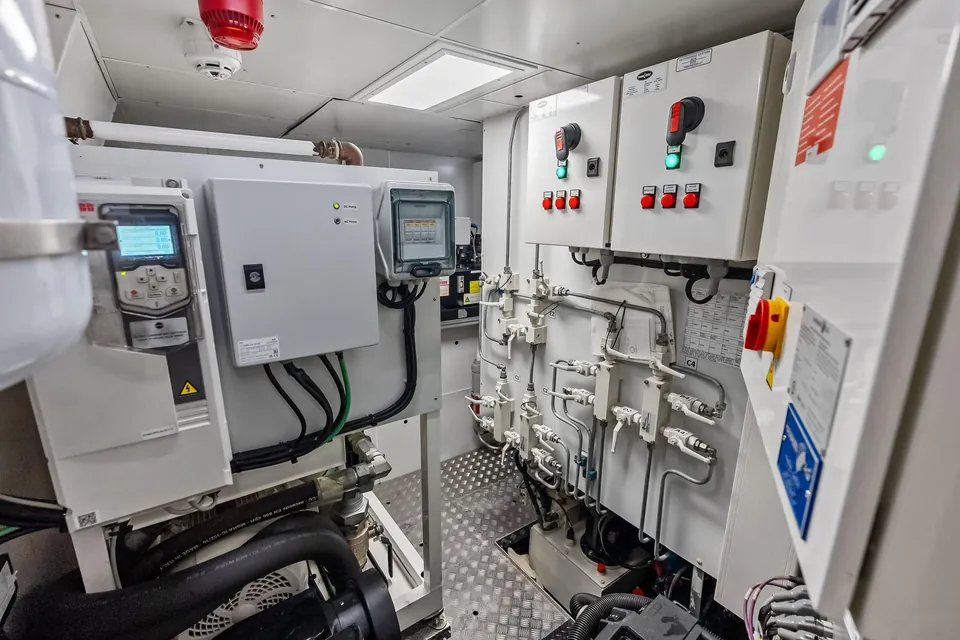 Lumpasaurus, 2023 Custom Line Navetta 33, photo 128