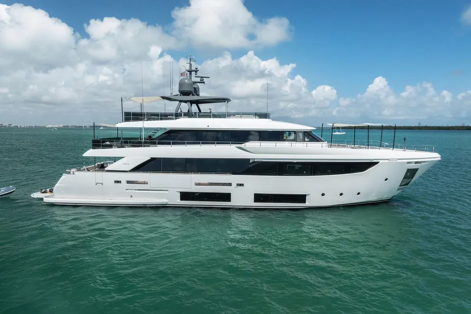 Lumpasaurus, 2023 Custom Line Navetta 33, photo 147