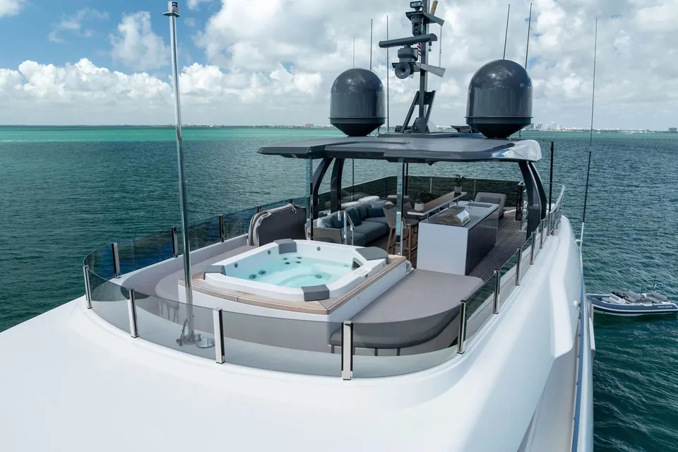 Lumpasaurus, 2023 Custom Line Navetta 33, photo 150