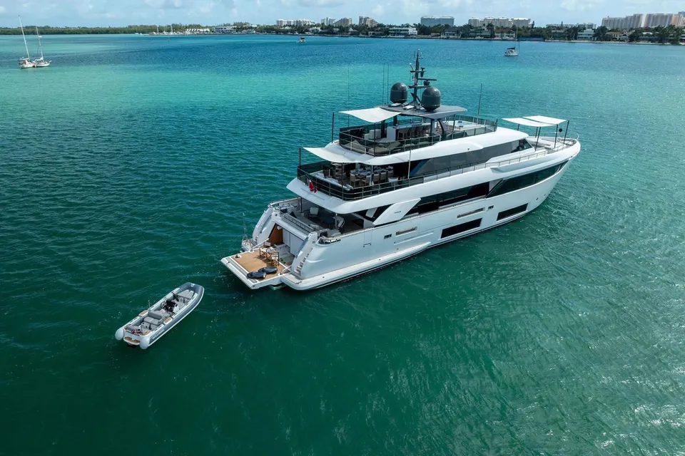 Lumpasaurus, 2023 Custom Line Navetta 33, photo 155